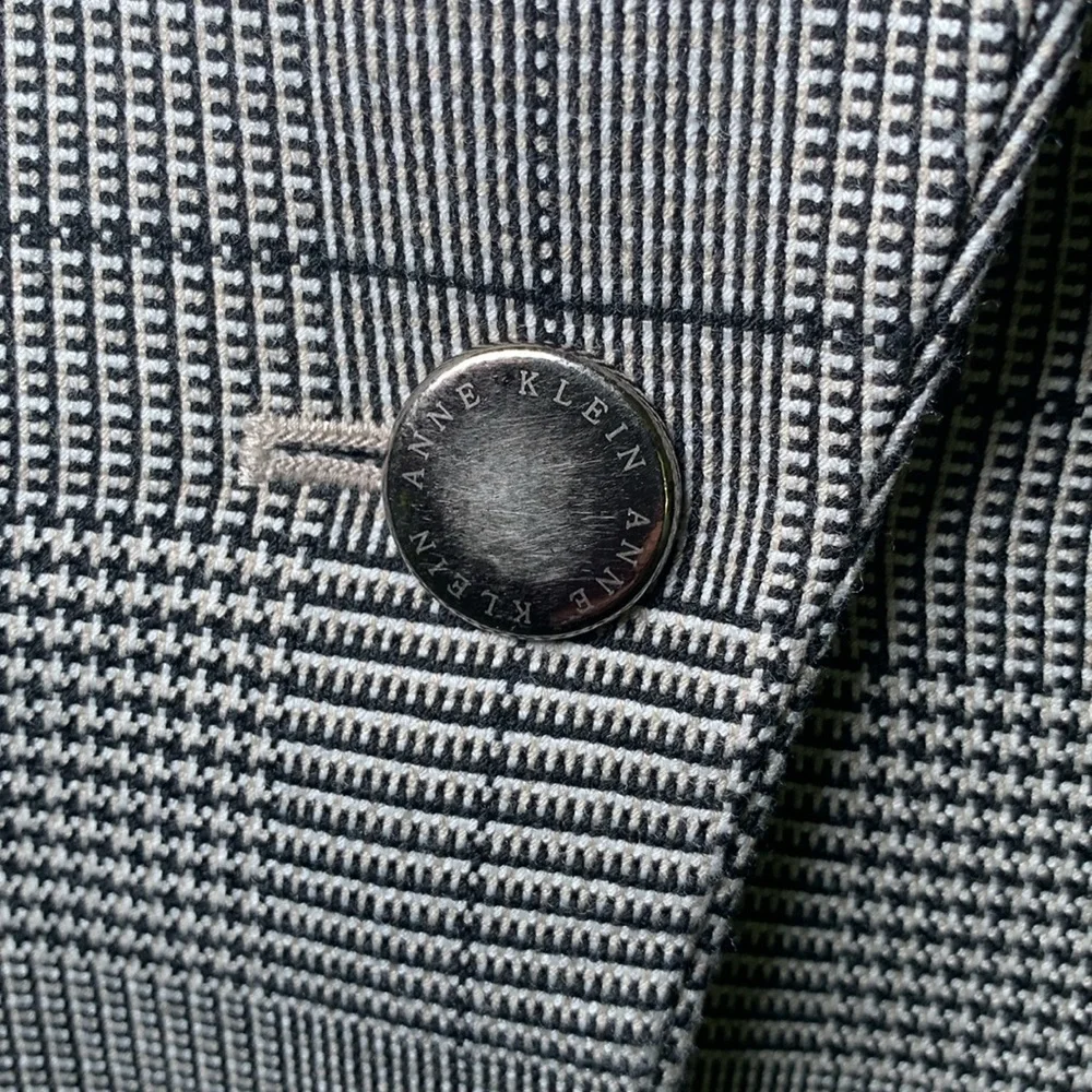 Anne Klein plaid and houndstooth print black and gray 2 piece suit size 2